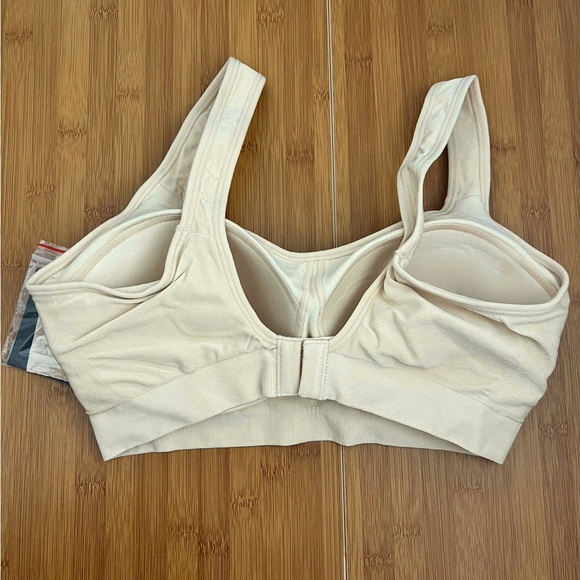 Underoutfit Wireless Everyday Bra - Medium - Picture 4 of 8